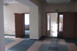 Budynek biurowy przy głównej drodze