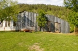 Fabryka producent wody mineralnej, producent szklanej butelki