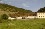 Fabryka producent wody mineralnej, producent szklanej butelki