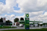 Komercja bezpośrednio przy stacji BP