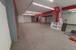 Lokal na parterze 317 m2 z witrynami
