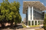 Sprzedam budynek apartamentowy z czescuia handlowa